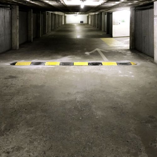 Ralentisseur, installation dans un parking privé