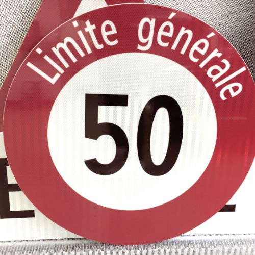 Panneau de signalisation routière pour limite générale de vitesse